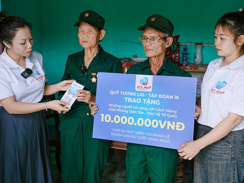 Người dùng điền biểu mẫu hỗ trợ